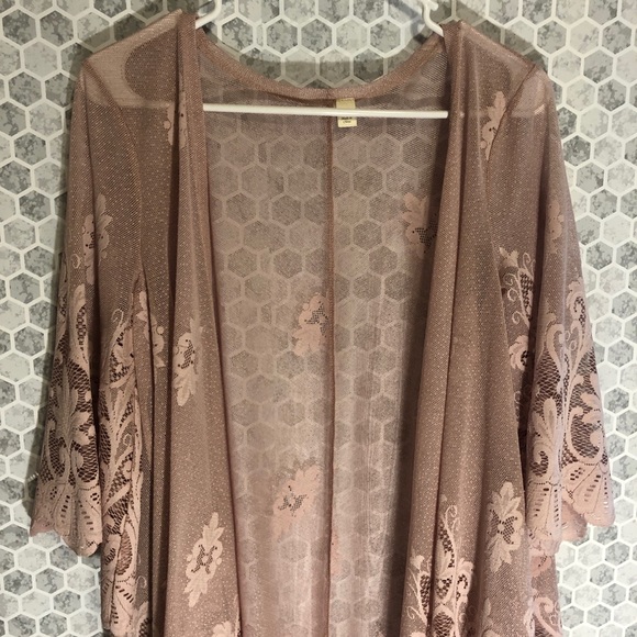 Francesca’s Pink Lace Kimono - Picture 2 of 6